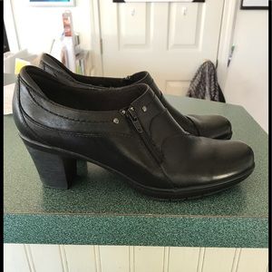 Clark’s “Bendables” bootie Size 8.5